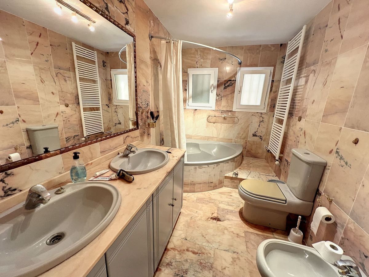 5 bedroom Villa for sale in Mijas with pool - € 1,000,000 (Ref: 9480539)