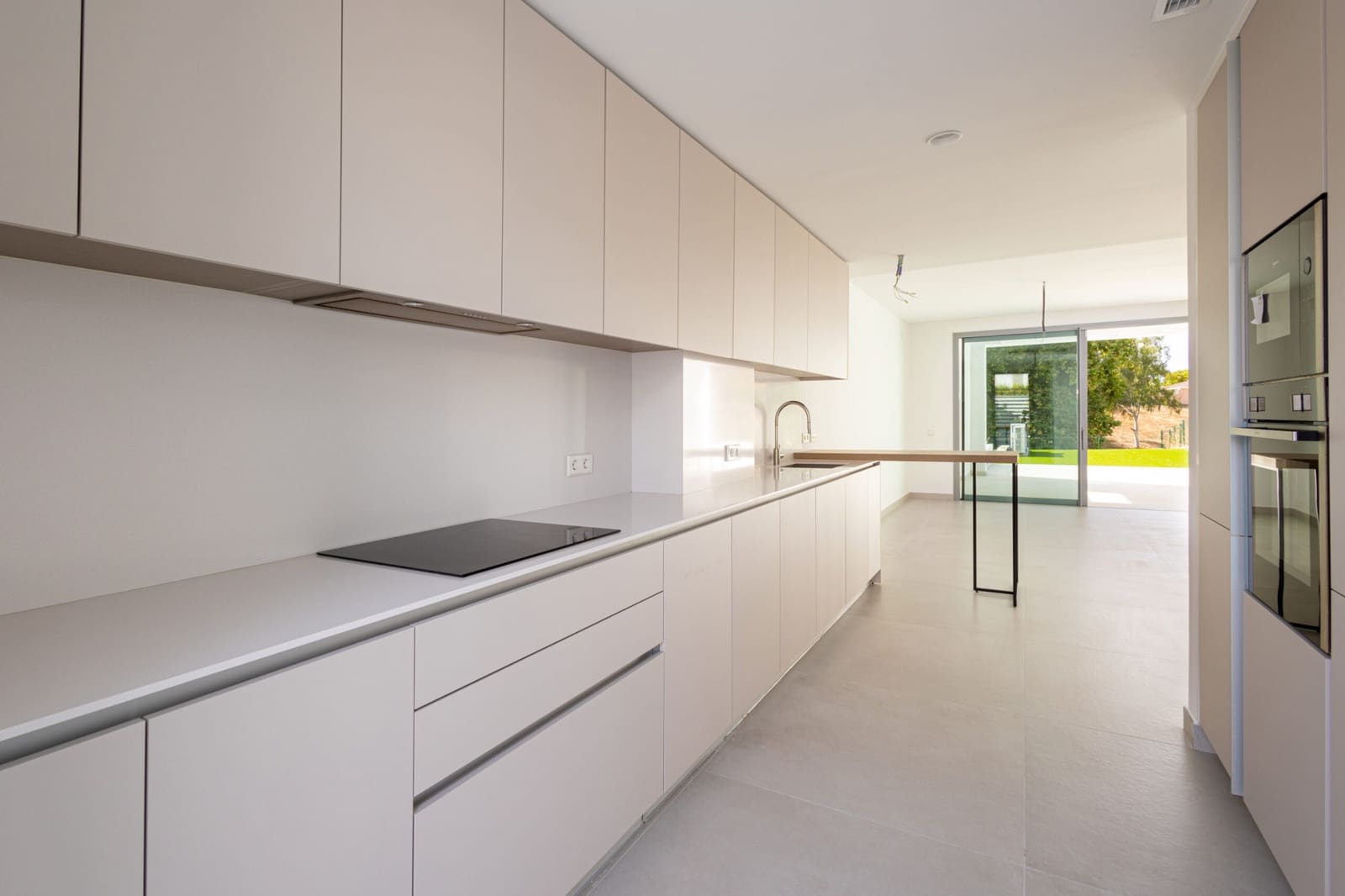 3 soveværelse Semi-Rækkehus til salg i San Pedro de Alcantara med swimmingpool garage - € 1.100.000 (Ref: 9480544)