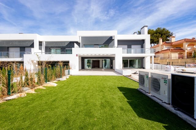 3 soveværelse Semi-Rækkehus til salg i San Pedro de Alcántara Pueblo, Marbella med swimmingpool garage - € 1.100.000 (Ref: 9480544)