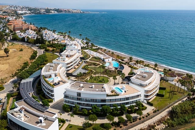 Apartamento de 3 habitaciones en Centro, Estepona en venta con piscina garaje - 1.145.000 € (Ref: 9480546)