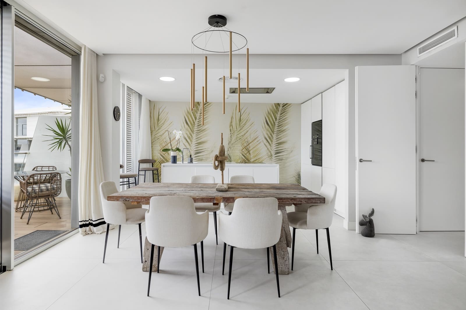 Apartamento de 3 habitaciones en Estepona en venta con piscina garaje - 1.145.000 € (Ref: 9480546)