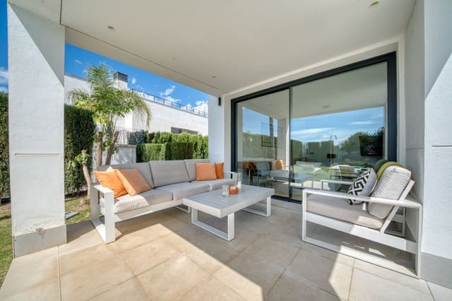 4 makuuhuone Huvila myytävänä paikassa New Golden Mile, Estepona mukana uima-altaan 
autotalli - 1 390 000 € (Ref: 9480555)