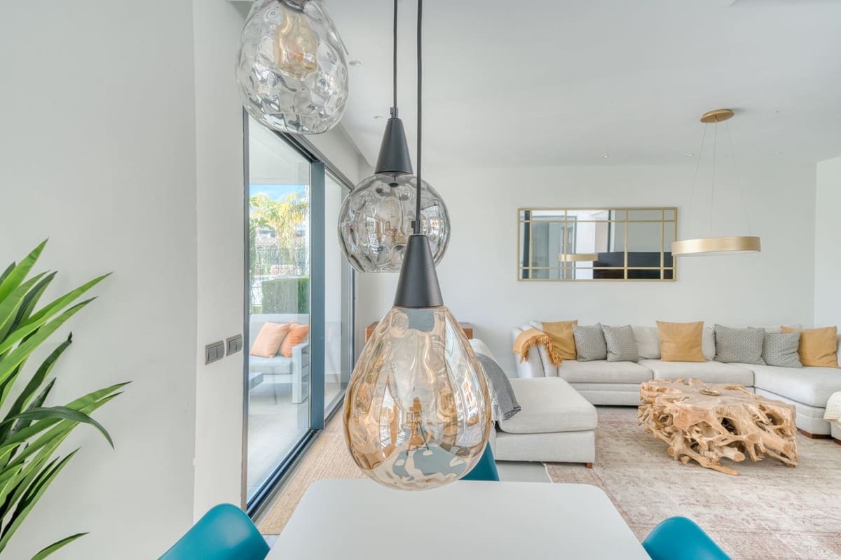 4 bedroom Villa for sale in New Golden Mile with pool garage - € 1,390,000 (Ref: 9480555)