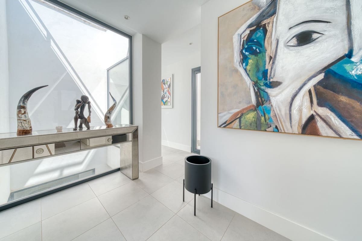 4 bedroom Villa for sale in New Golden Mile with pool garage - € 1,390,000 (Ref: 9480555)