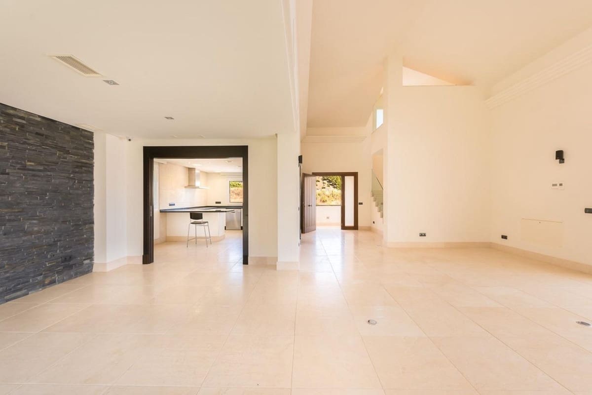 4 bedroom Villa for sale in Mijas with pool garage - € 1,400,000 (Ref: 9480558)