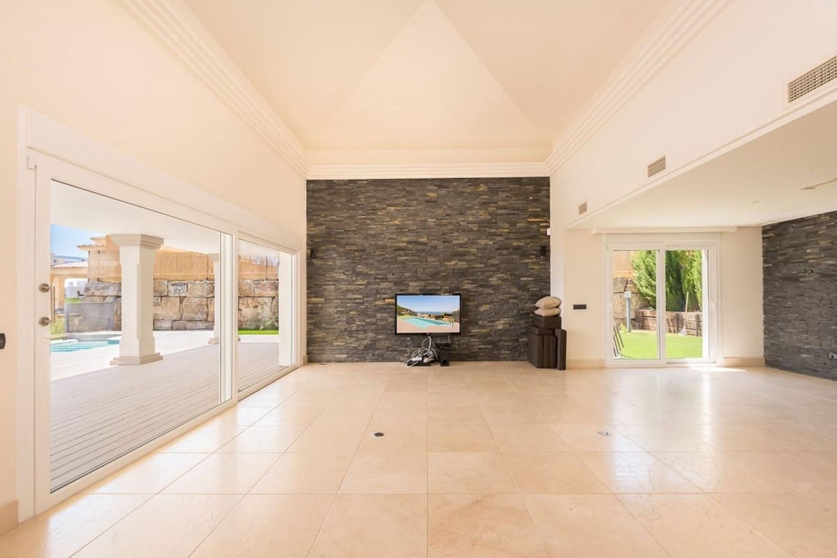 4 bedroom Villa for sale in Mijas with pool garage - € 1,400,000 (Ref: 9480558)