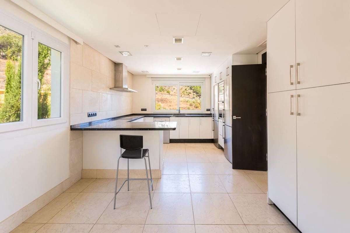 4 bedroom Villa for sale in Mijas with pool garage - € 1,400,000 (Ref: 9480558)