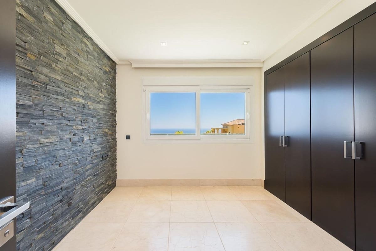 4 bedroom Villa for sale in Mijas with pool garage - € 1,400,000 (Ref: 9480558)