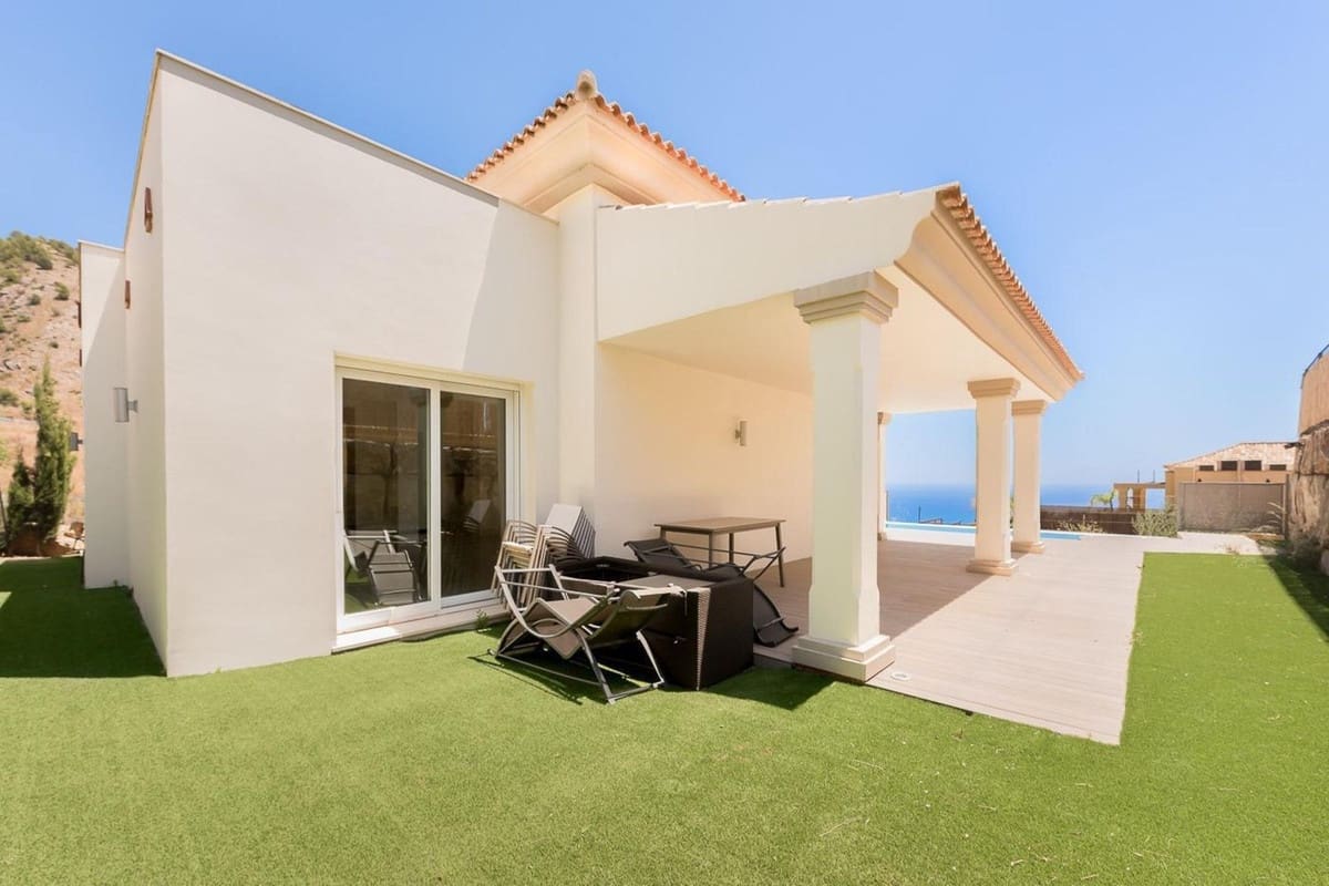 4 bedroom Villa for sale in Mijas with pool garage - € 1,400,000 (Ref: 9480558)