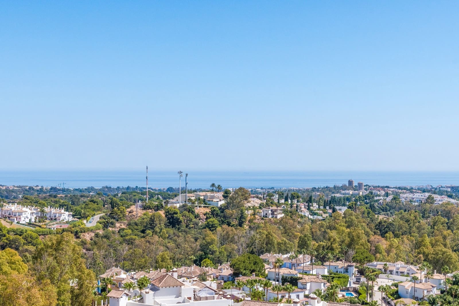 2 slaapkamer Appartement te koop in Nueva Andalucia met zwembad - € 1.420.000 (Ref: 9480559)