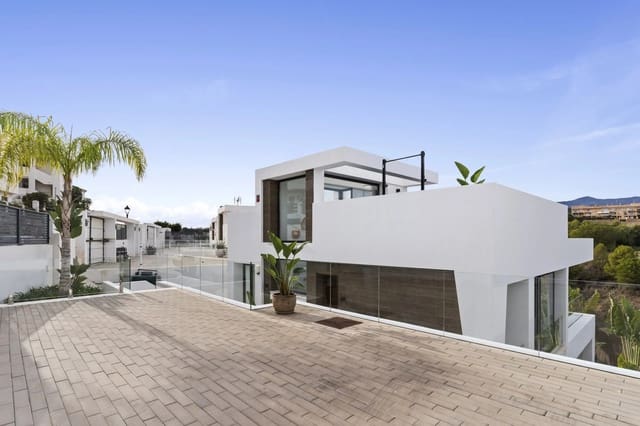 6 soveværelse Villa til salg i Centro, Estepona med swimmingpool - € 1.495.000 (Ref: 9480563)