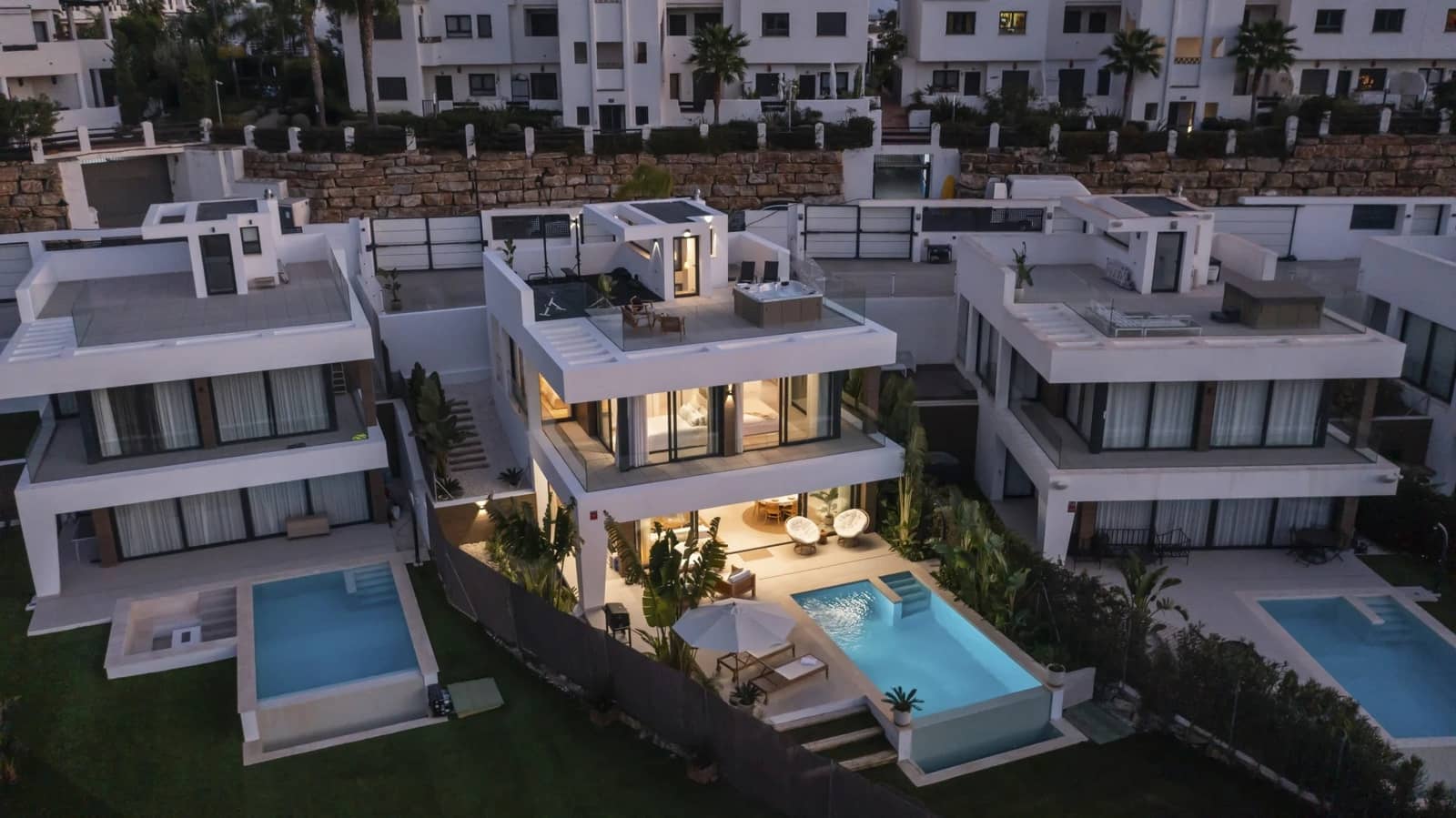6 soveværelse Villa til salg i Estepona med swimmingpool - € 1.495.000 (Ref: 9480563)