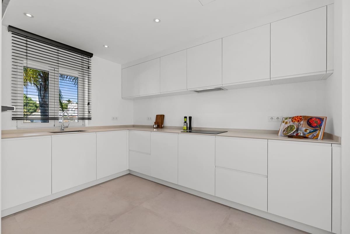 4 bedroom Villa for sale in Casares with pool garage - € 1,499,000 (Ref: 9480566)