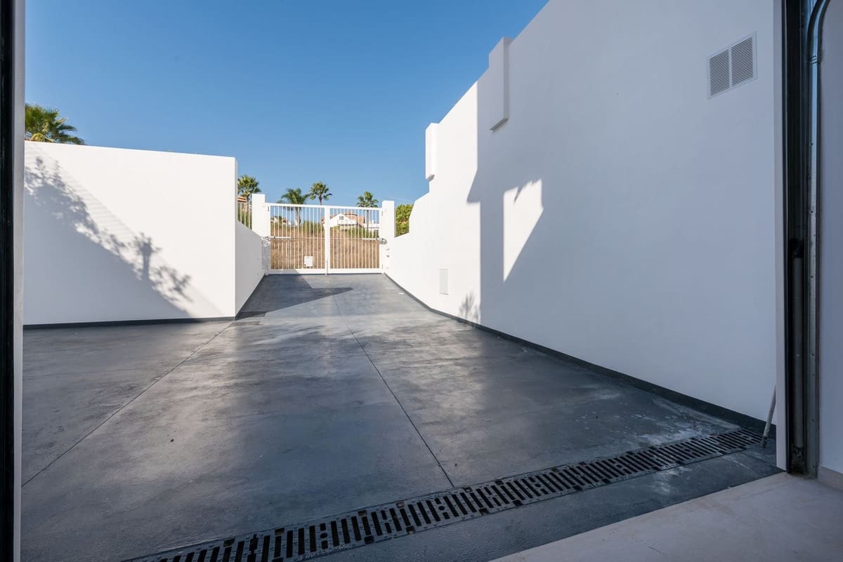 4 bedroom Villa for sale in Casares with pool garage - € 1,499,000 (Ref: 9480566)