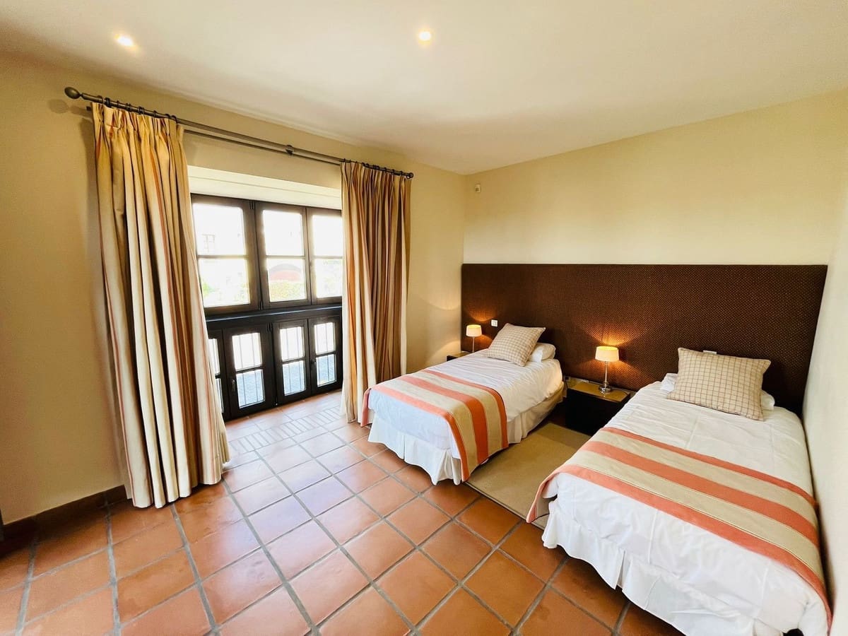 2 sypialnia Dom blizniak na sprzedaż w Sotogrande z basenem - 645 000 € (Ref: 9482115)