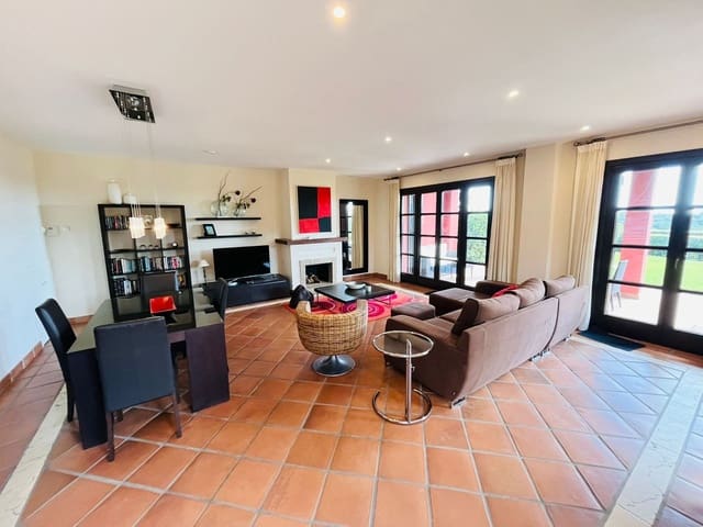 2 sypialnia Dom blizniak na sprzedaż w Sotogrande, San Roque z basenem - 645 000 € (Ref: 9482115)