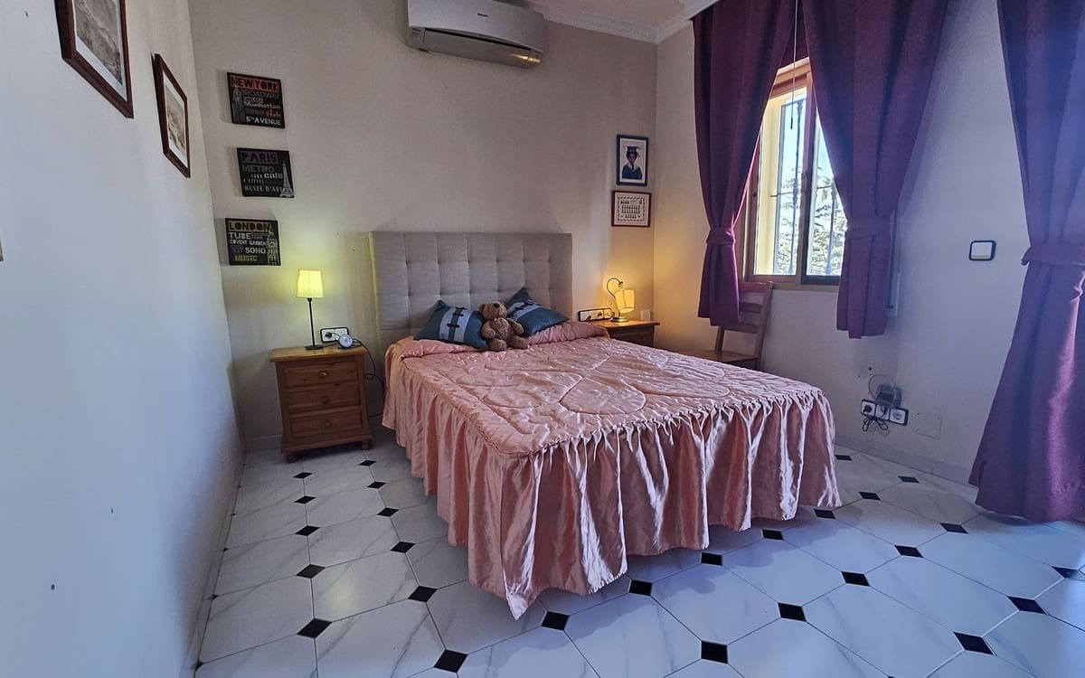 4 bedroom Villa for sale in Alhaurin de la Torre with pool - € 545,000 (Ref: 9483558)