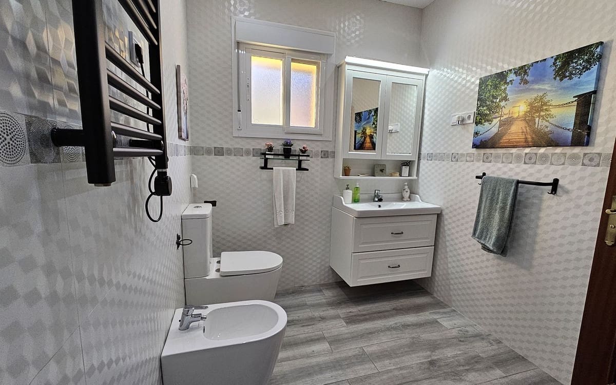 4 bedroom Villa for sale in Alhaurin de la Torre with pool - € 545,000 (Ref: 9483558)