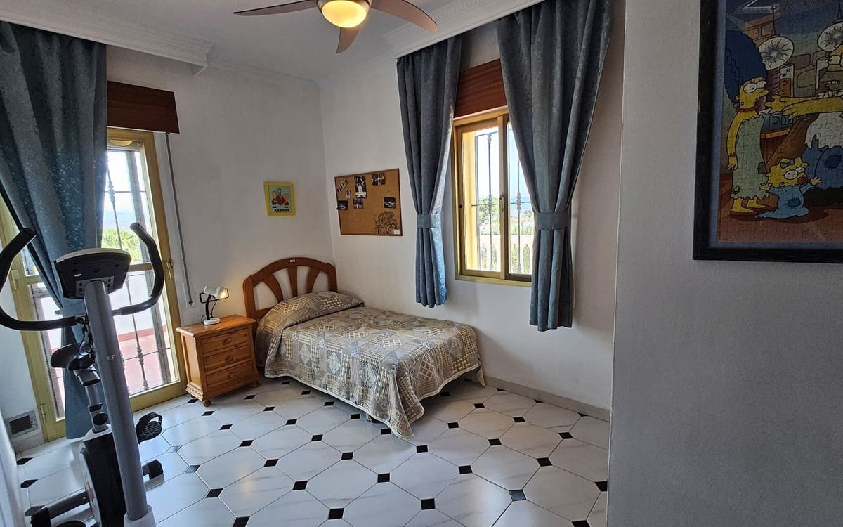 4 bedroom Villa for sale in Alhaurin de la Torre with pool - € 545,000 (Ref: 9483558)