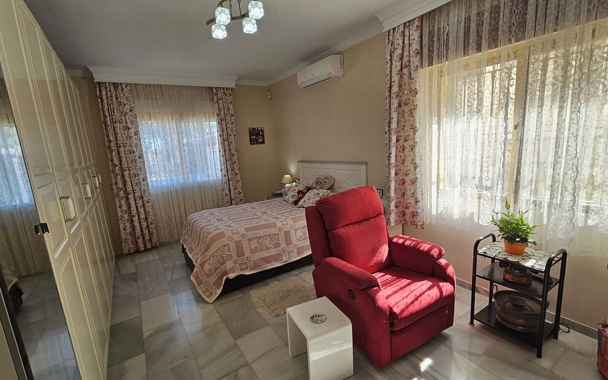 4 bedroom Villa for sale in Alhaurin de la Torre with pool - € 545,000 (Ref: 9483558)