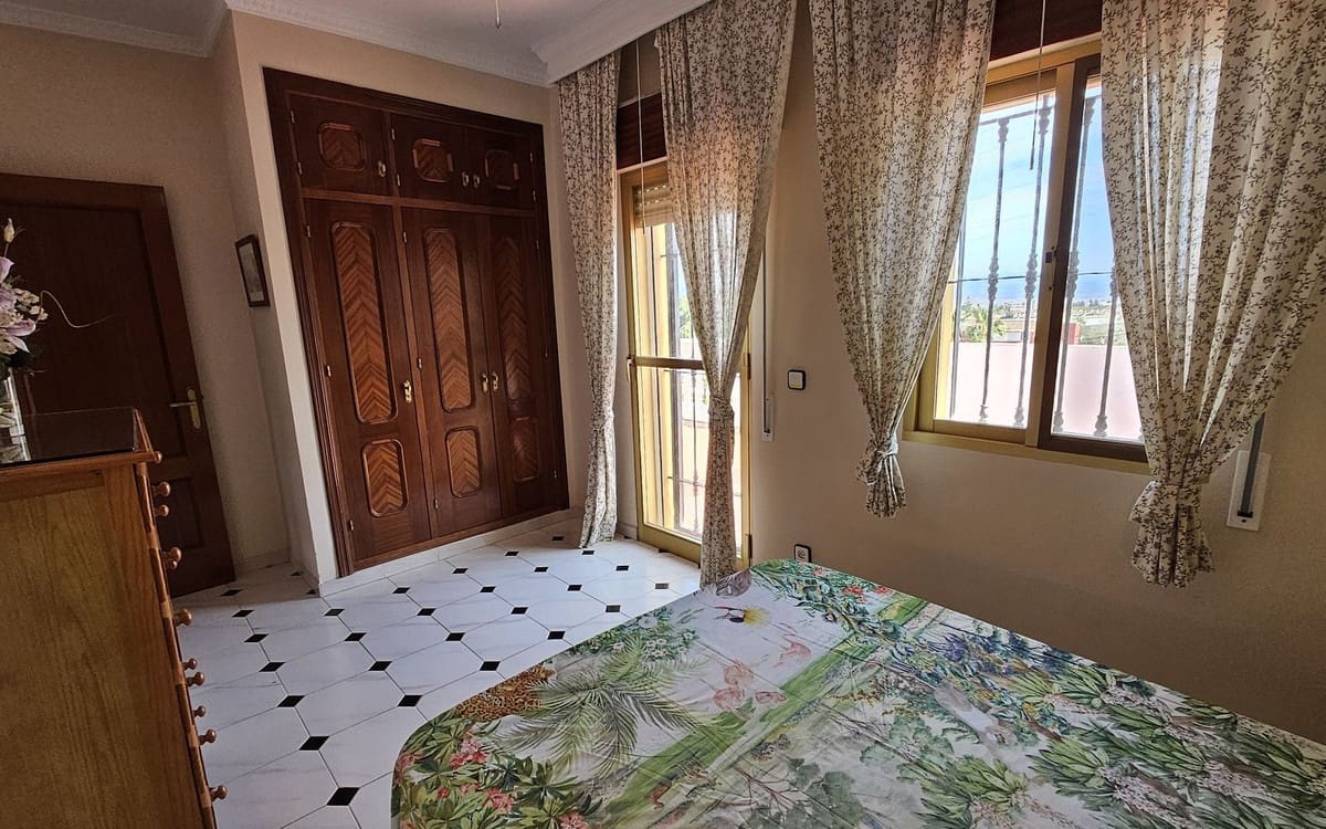 4 bedroom Villa for sale in Alhaurin de la Torre with pool - € 545,000 (Ref: 9483558)