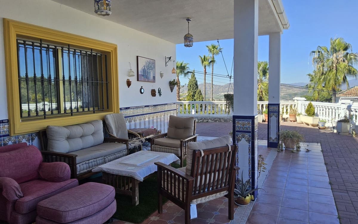 4 bedroom Villa for sale in Alhaurin de la Torre with pool - € 545,000 (Ref: 9483558)