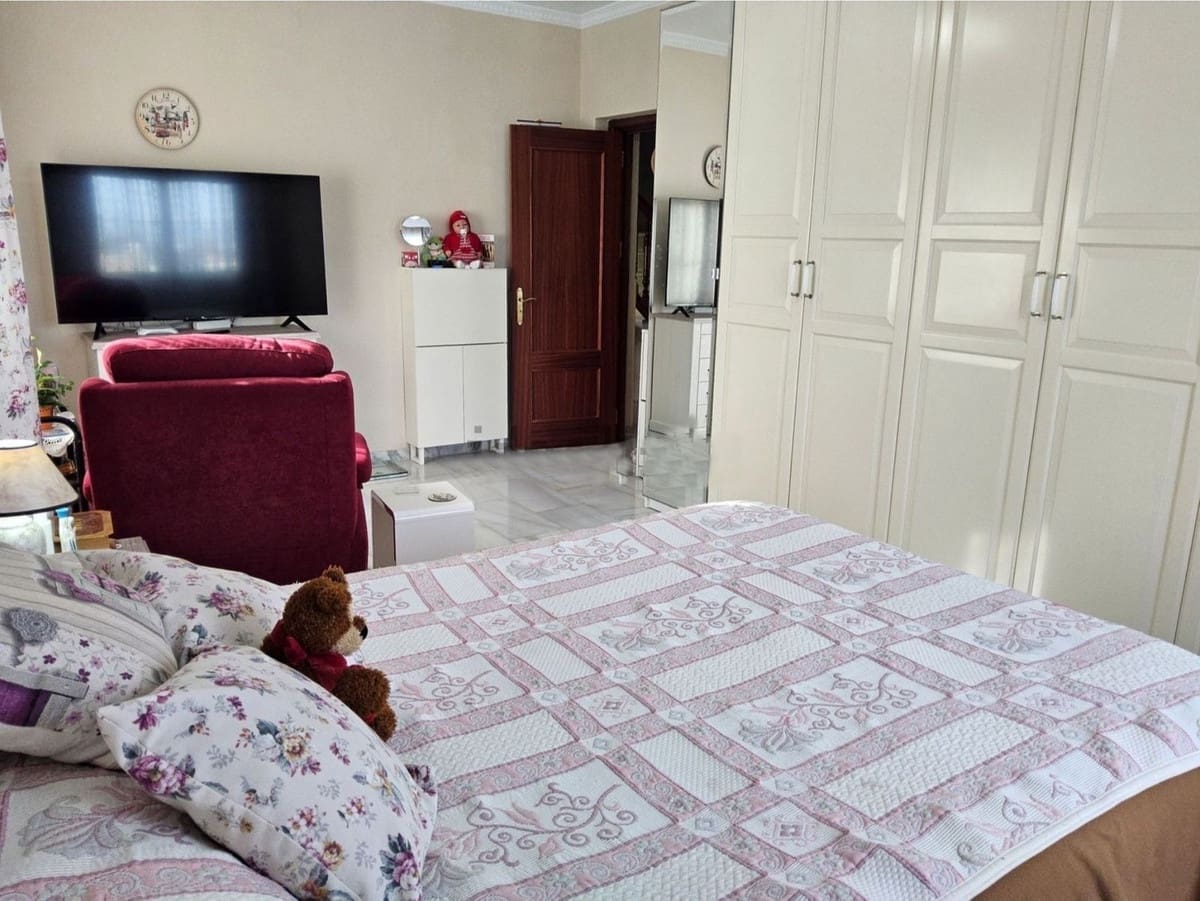 4 bedroom Villa for sale in Alhaurin de la Torre with pool - € 545,000 (Ref: 9483558)