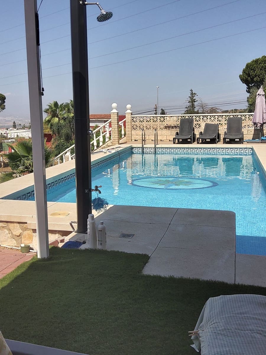 4 bedroom Villa for sale in Alhaurin de la Torre with pool - € 545,000 (Ref: 9483558)