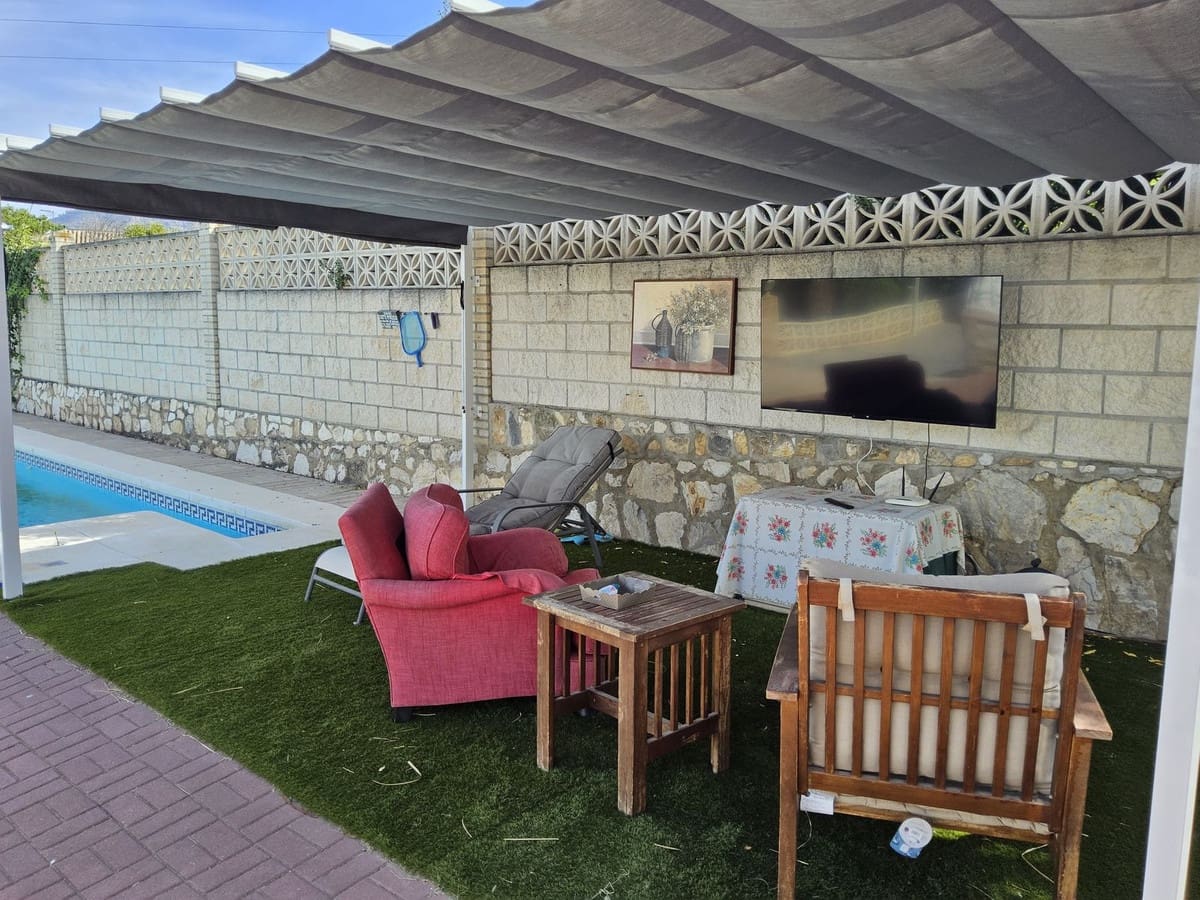 4 bedroom Villa for sale in Alhaurin de la Torre with pool - € 545,000 (Ref: 9483558)