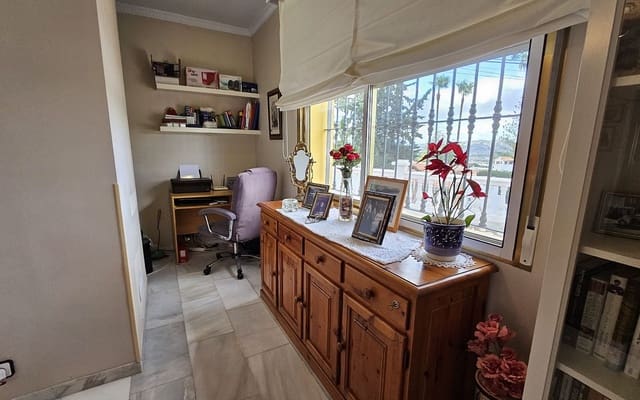 Chalet de 4 habitaciones en Alhaurín de la Torre en venta con piscina - 545.000 € (Ref: 9483558)