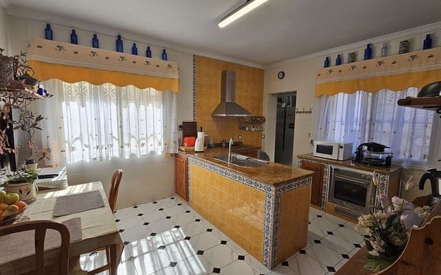 Chalet de 4 habitaciones en Alhaurín de la Torre en venta con piscina - 545.000 € (Ref: 9483558)