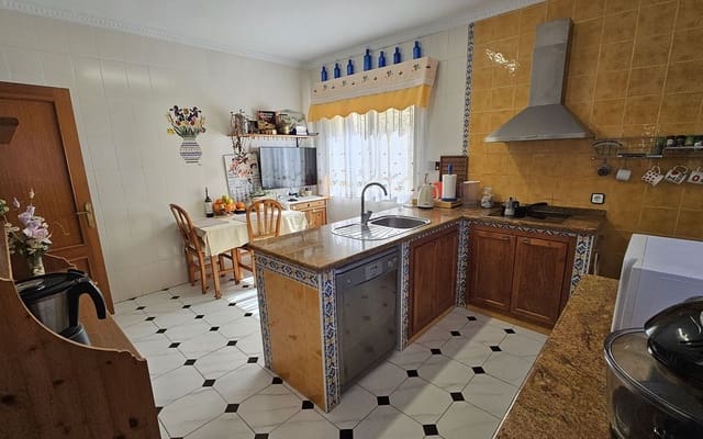 Chalet de 4 habitaciones en Alhaurín de la Torre en venta con piscina - 545.000 € (Ref: 9483558)