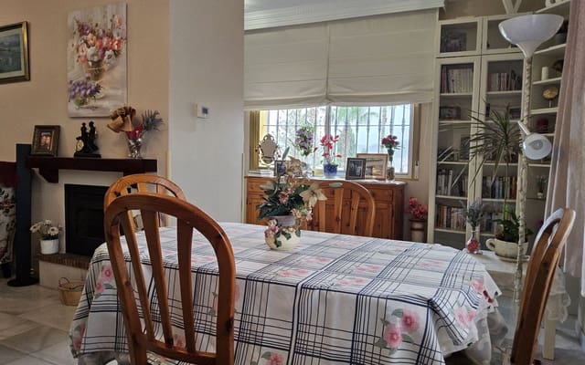 Chalet de 4 habitaciones en Alhaurín de la Torre en venta con piscina - 545.000 € (Ref: 9483558)