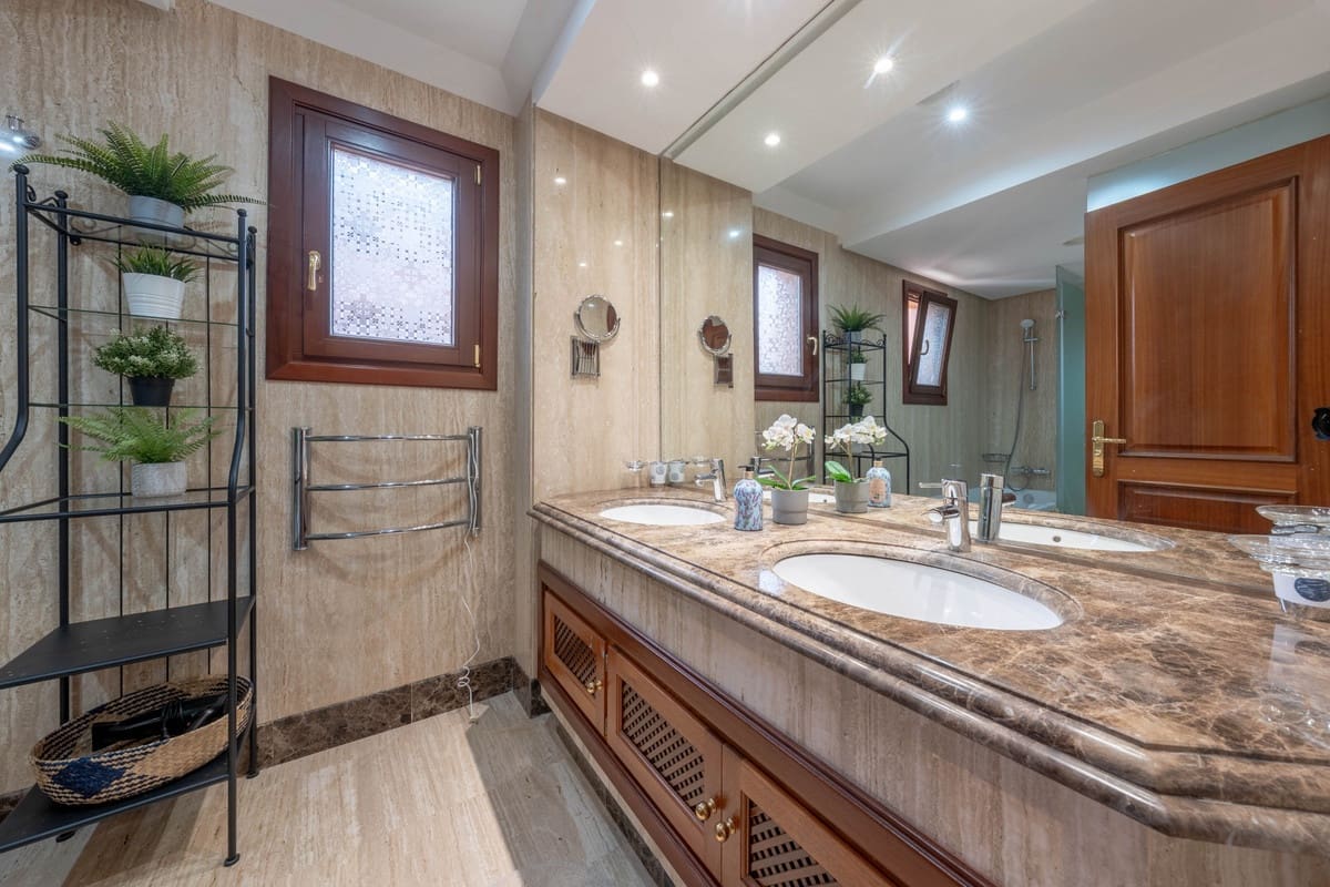 2 sypialnia Apartament na sprzedaż w Estepona z basenem - 895 000 € (Ref: 9485319)