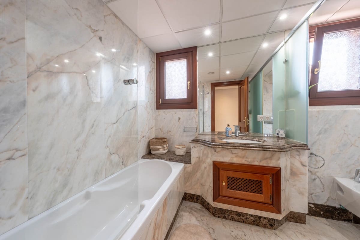 2 sypialnia Apartament na sprzedaż w Estepona z basenem - 895 000 € (Ref: 9485319)