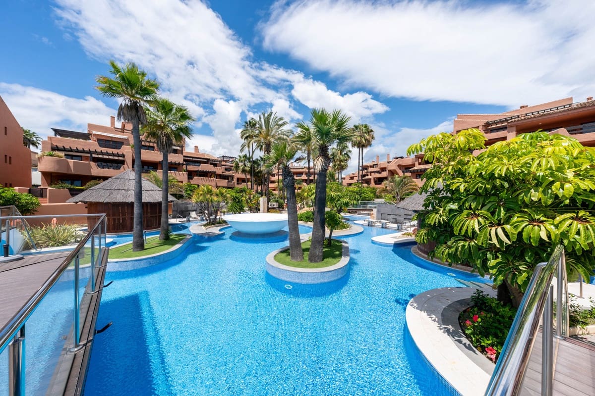 2 sypialnia Apartament na sprzedaż w Estepona z basenem - 895 000 € (Ref: 9485319)