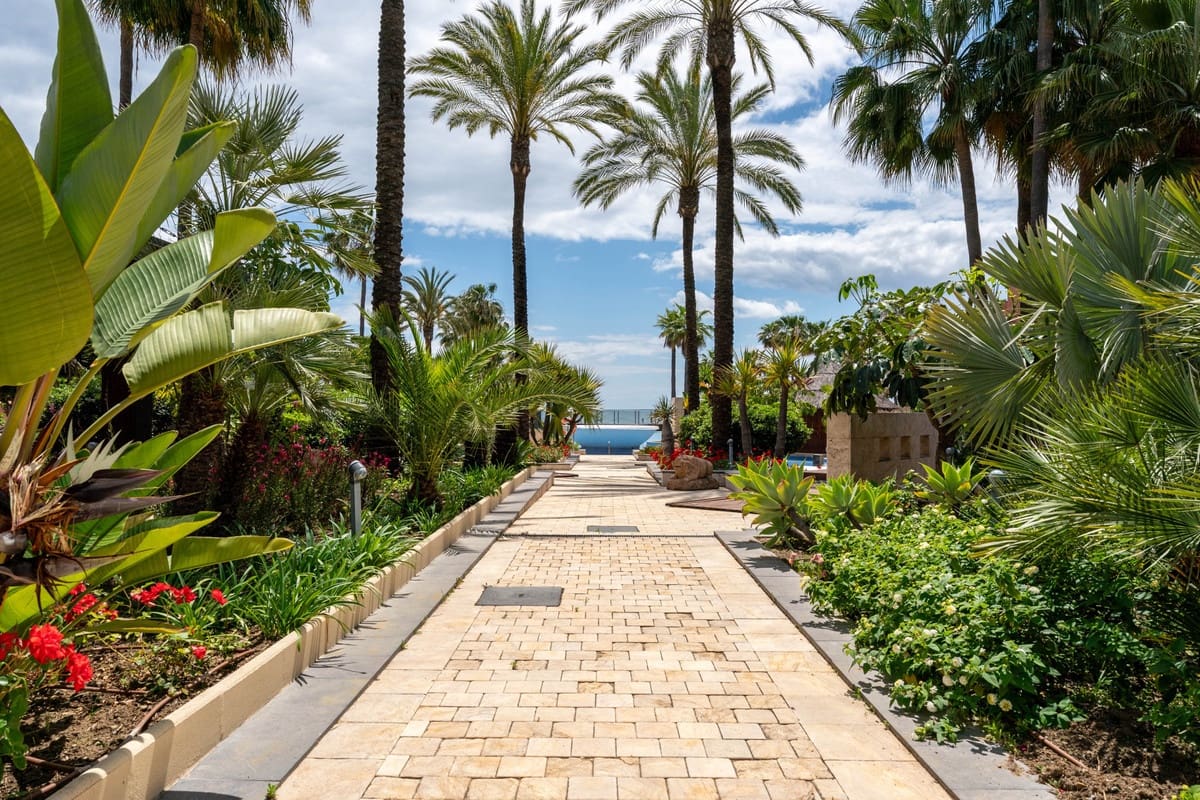 2 sypialnia Apartament na sprzedaż w Estepona z basenem - 895 000 € (Ref: 9485319)