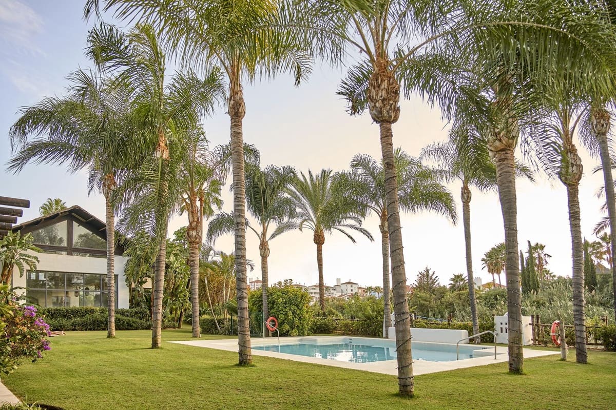 3 bedroom Townhouse for sale in El Paraiso with pool - € 549,000 (Ref: 9488396)