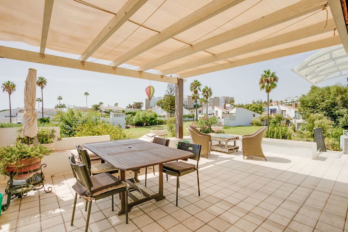 3 soverom Villa til salgs i Estepona med svømmebasseng - € 650 000 (Ref: 9488397)