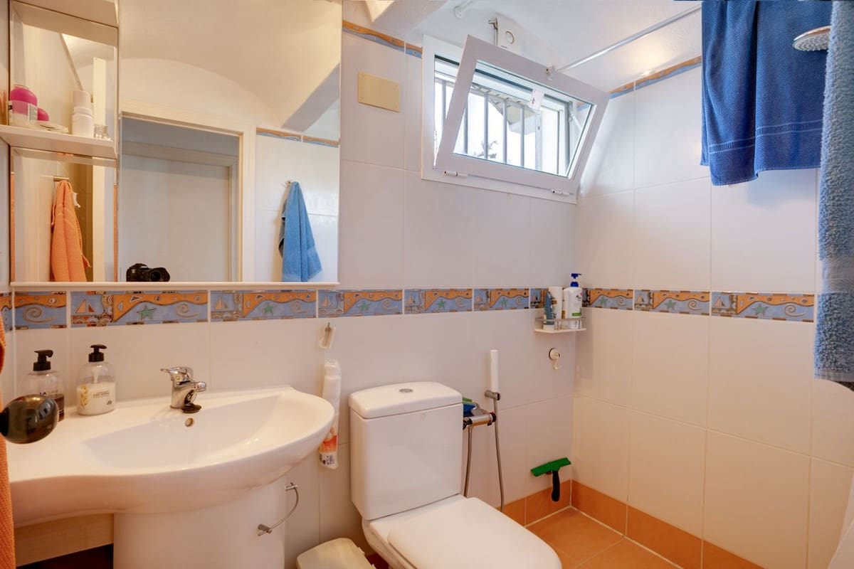 3 soverom Villa til salgs i Estepona med svømmebasseng - € 650 000 (Ref: 9488397)