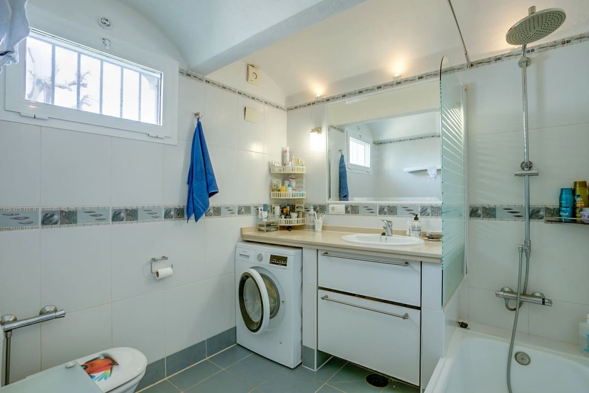 3 soverom Villa til salgs i Estepona med svømmebasseng - € 650 000 (Ref: 9488397)