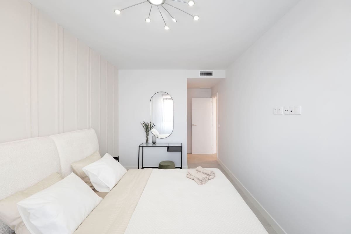 2 bedroom Apartment for sale in Estepona - € 595,000 (Ref: 9491593)