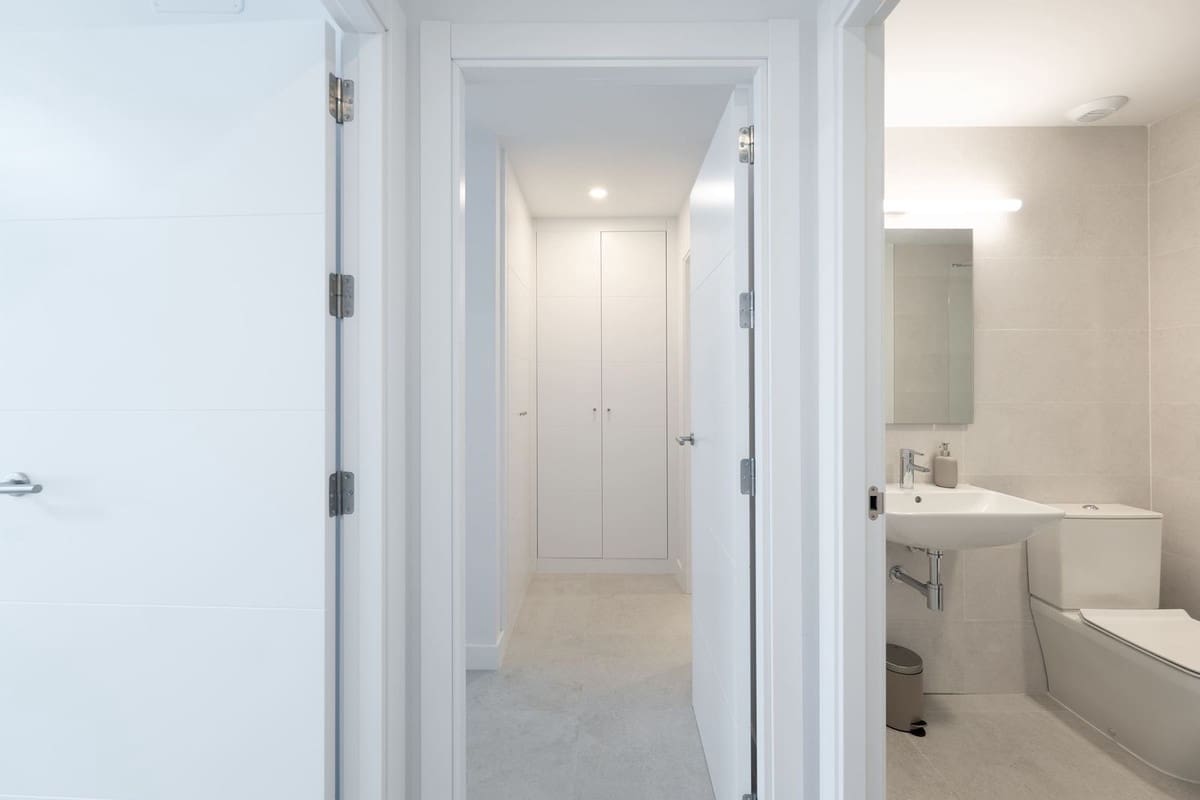 2 bedroom Apartment for sale in Estepona - € 595,000 (Ref: 9491593)