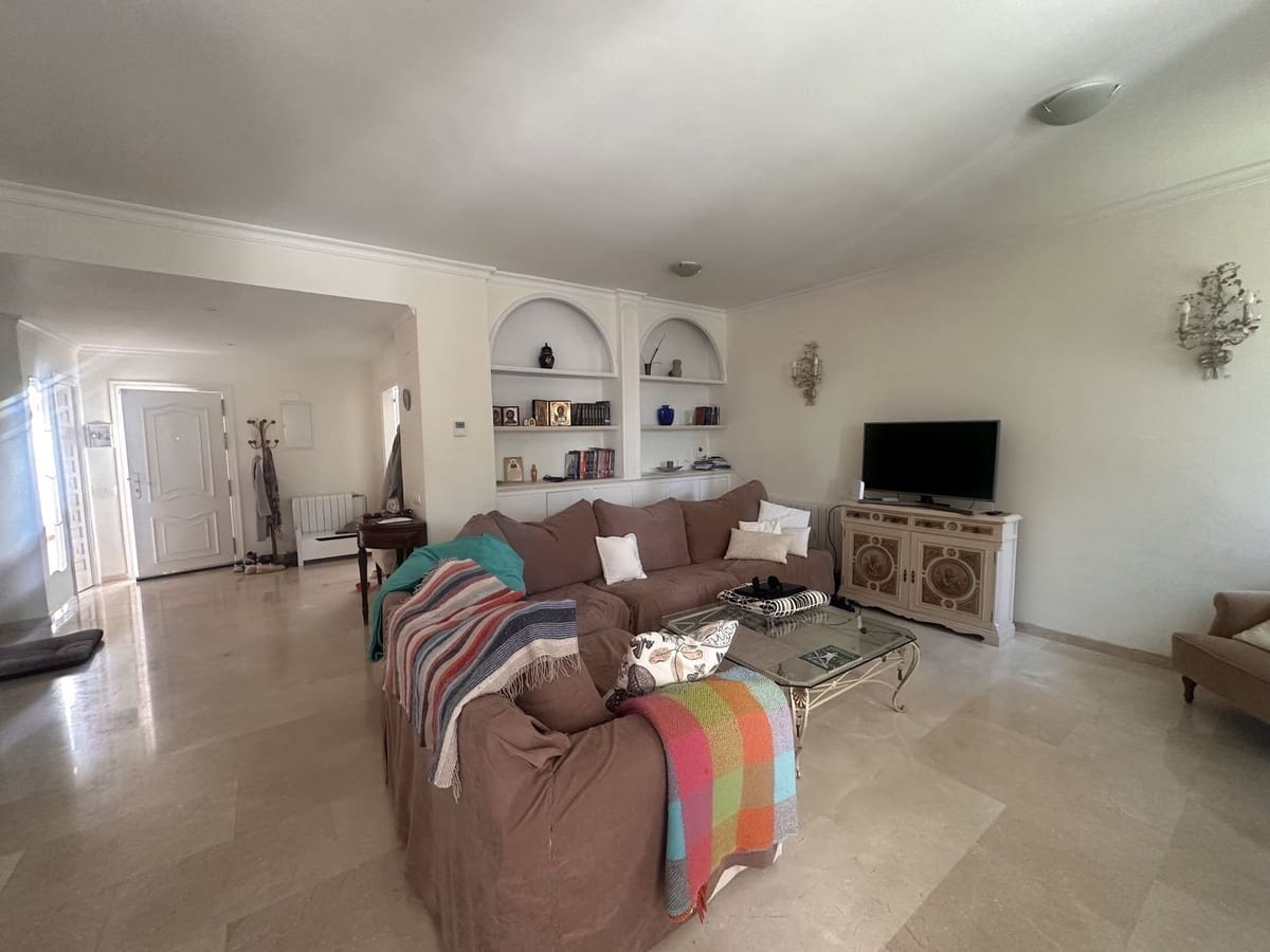 4 bedroom Townhouse for sale in Aloha Golf with pool - € 905,000 (Ref: 9491596)