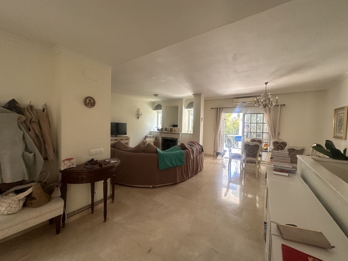 4 soverom Hus til salgs i Aloha Golf med svømmebasseng - € 905 000 (Ref: 9491596)