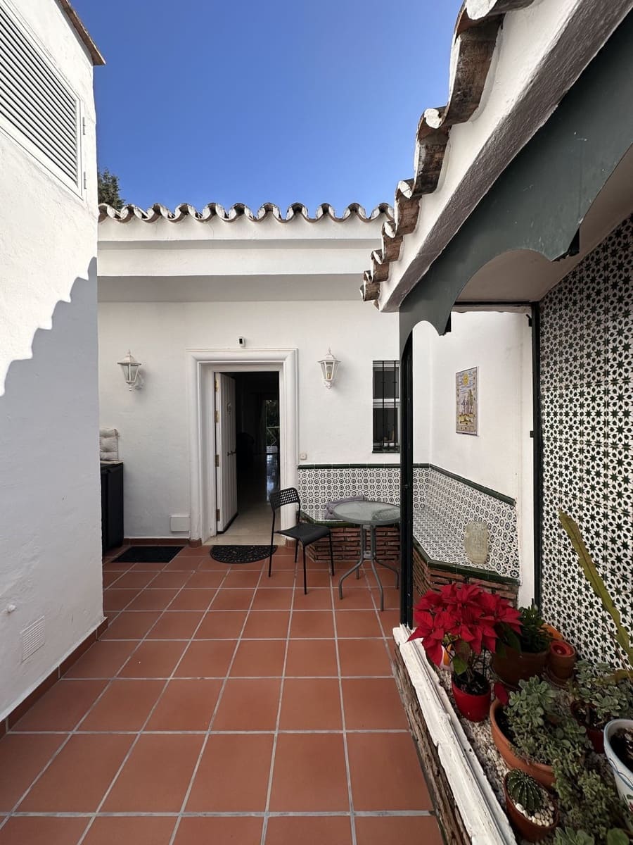 4 soverom Hus til salgs i Aloha Golf med svømmebasseng - € 905 000 (Ref: 9491596)