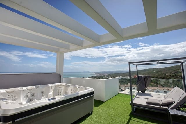 Pareado de 3 habitaciones en Manilva Pueblo, Manilva en venta con piscina - 699.000 € (Ref: 9497531)