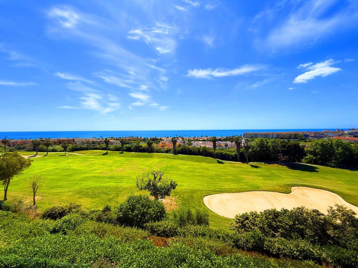 2 chambre Penthouse à vendre à Bahia de Casares avec piscine garage - 485 000 € (Ref: 9499034)