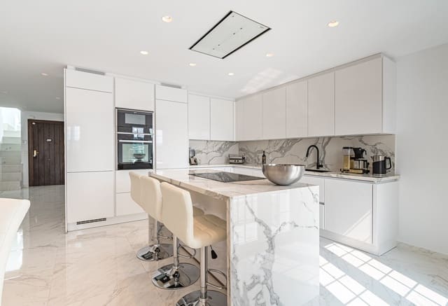 3 soveværelse Byhus til salg i La Dama de Noche - La Alzambra, Marbella - € 925.000 (Ref: 9499764)