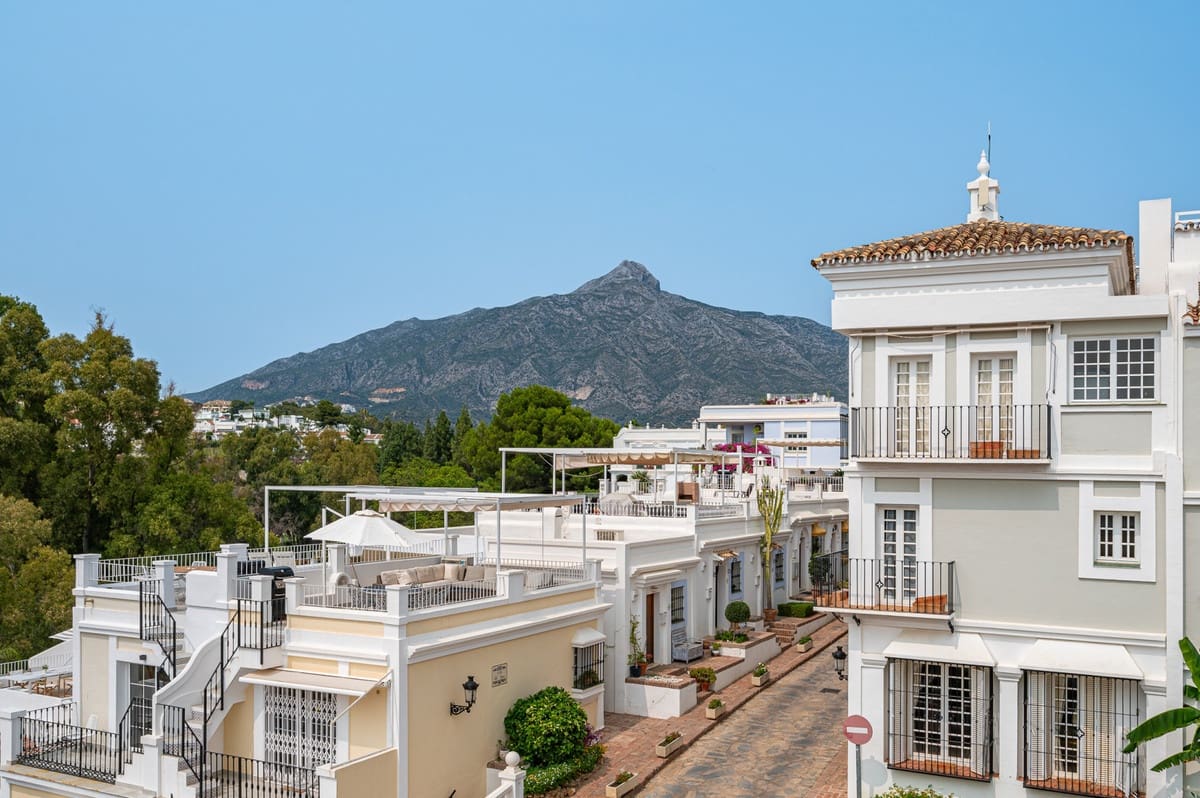 3 soveværelse Byhus til salg i Nueva Andalucia - € 925.000 (Ref: 9499764)